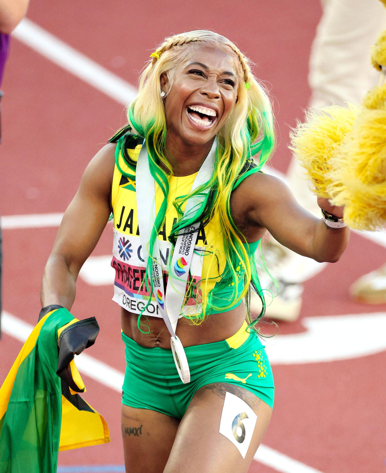 女子100 メートル 決勝を制し、喜ぶジャマイカのシェリーアン・フレーザープライス＝ユージン（代表撮影・共同）