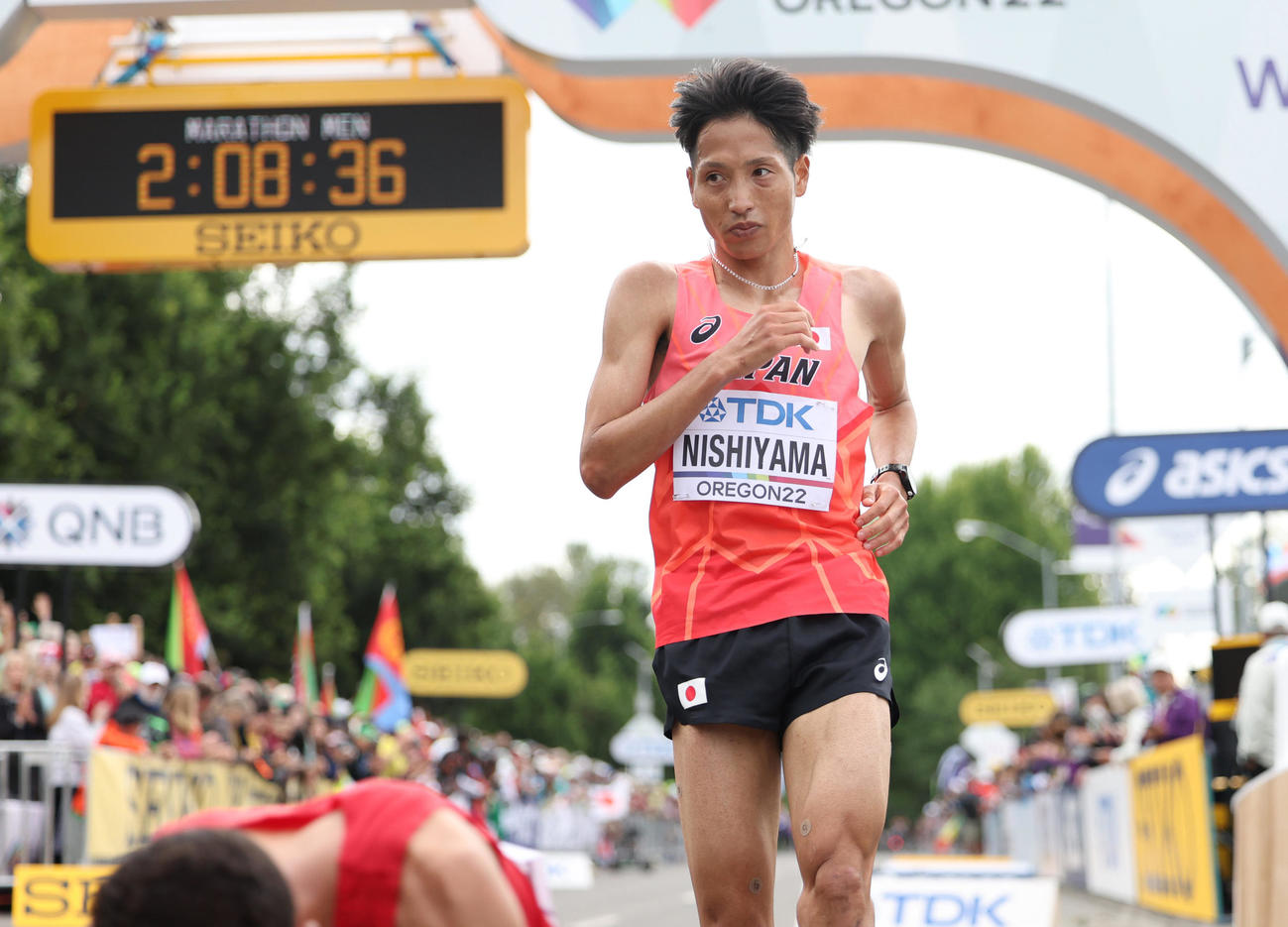 男子マラソンでゴールする西山（代表撮影）