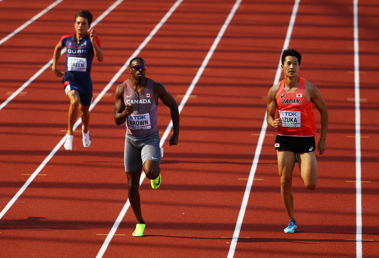 男子200メートル予選で力走する飯塚翔太（ロイター）