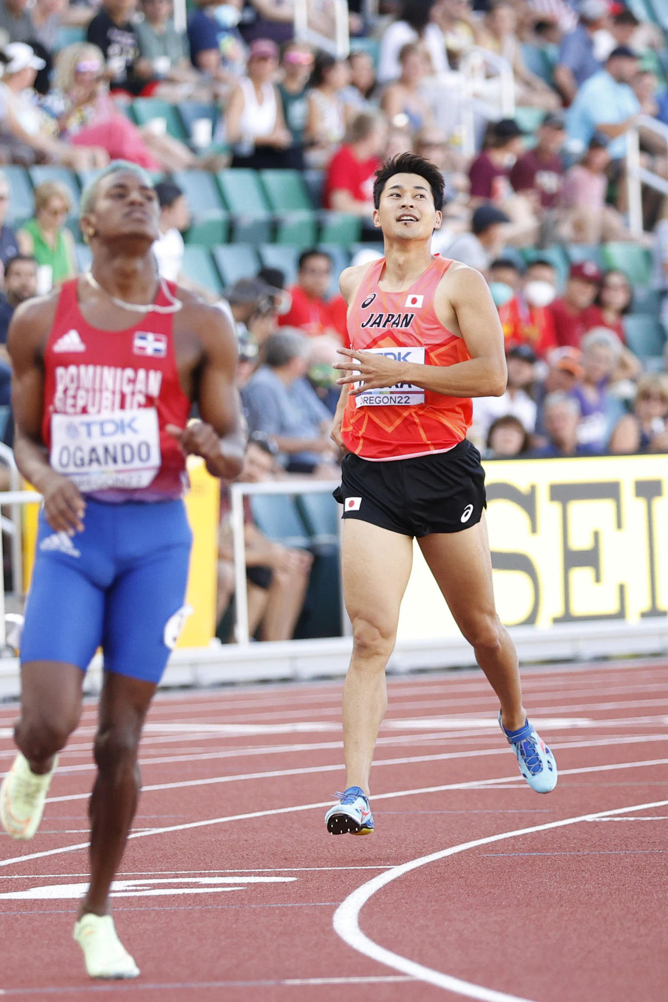 男子200メートル準決勝でゴールした飯塚（代表撮影）