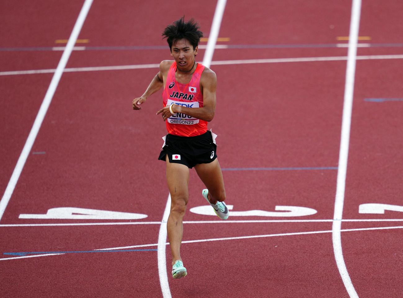 男子5000メートル予選でゴールする遠藤日向
（ロイター）