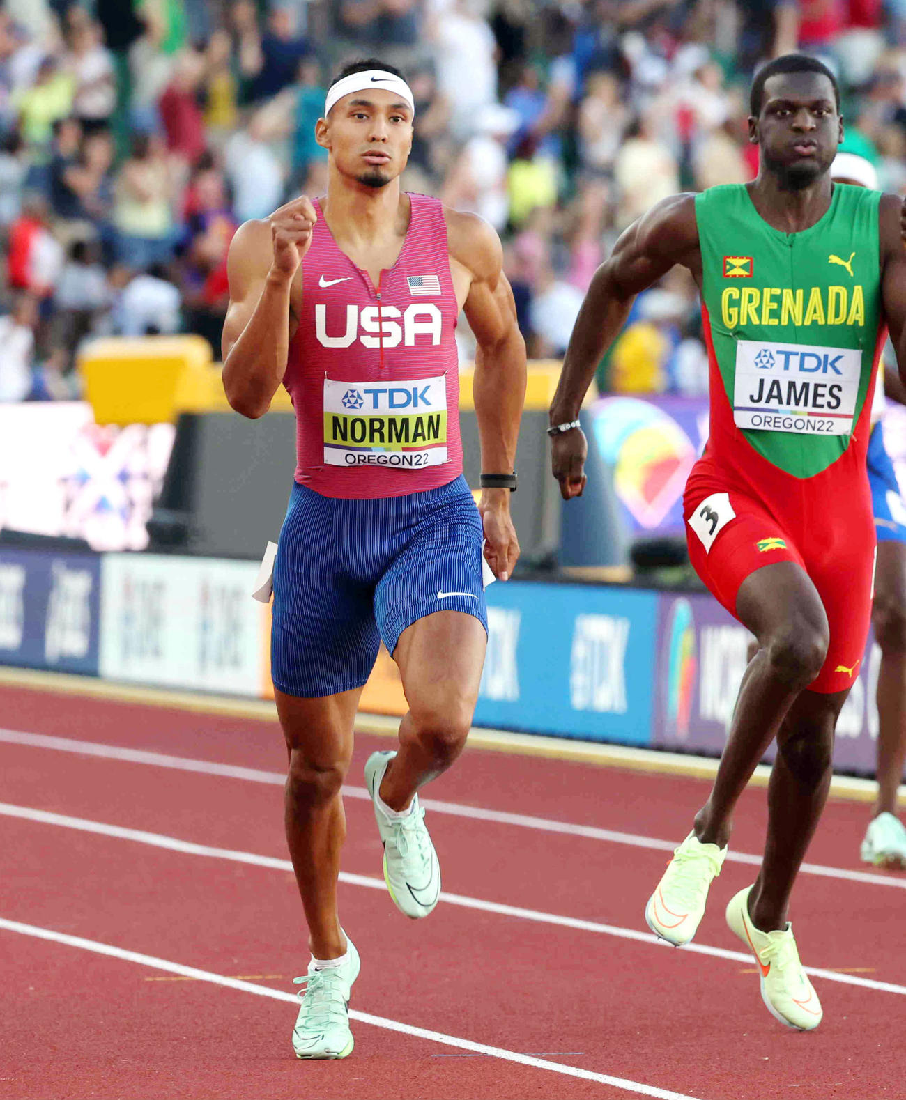 男子400 メートル 決勝　優勝した米国のマイケル・ノーマン（左）＝ユージン（代表撮影・共同）