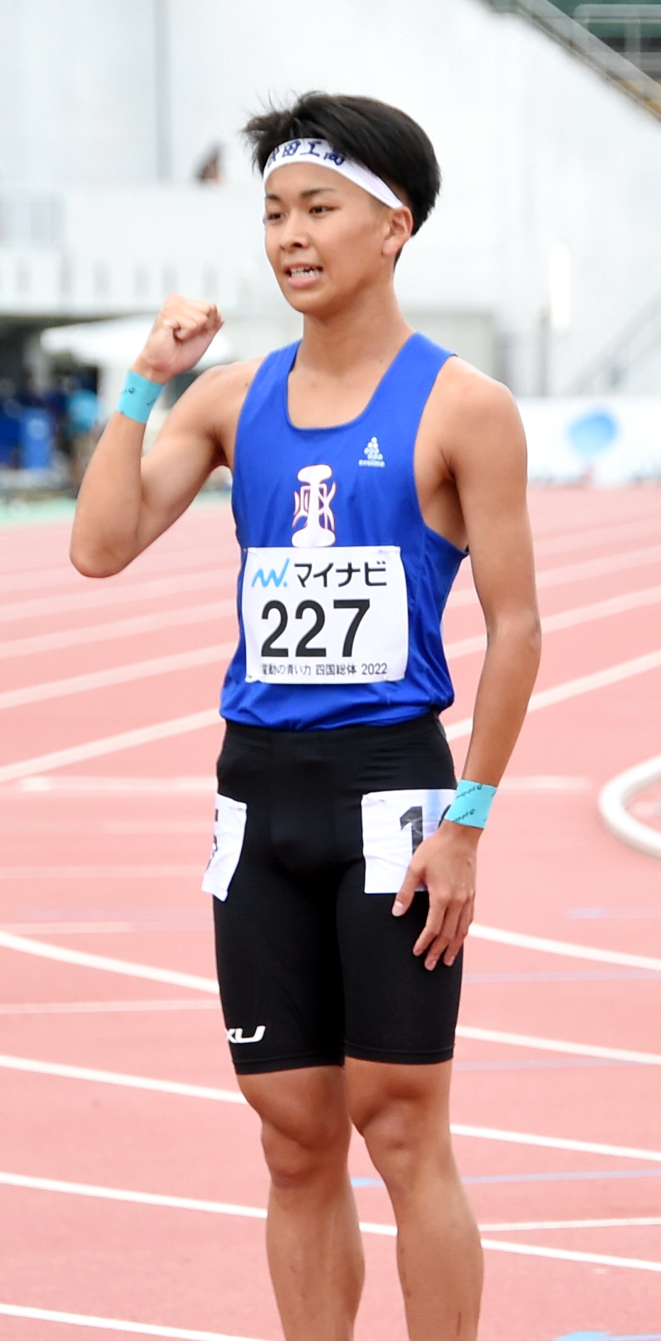 男子1500メートルで優勝しガッツポーズする大野