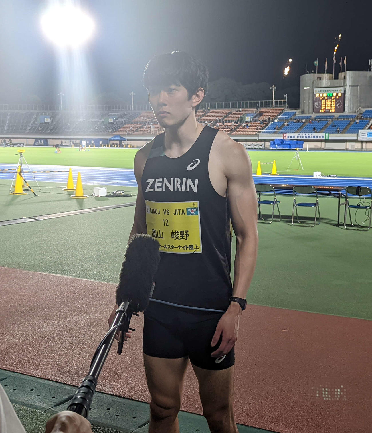 実業団学生対抗競技大会で男子110メートル障害を制した高山峻野