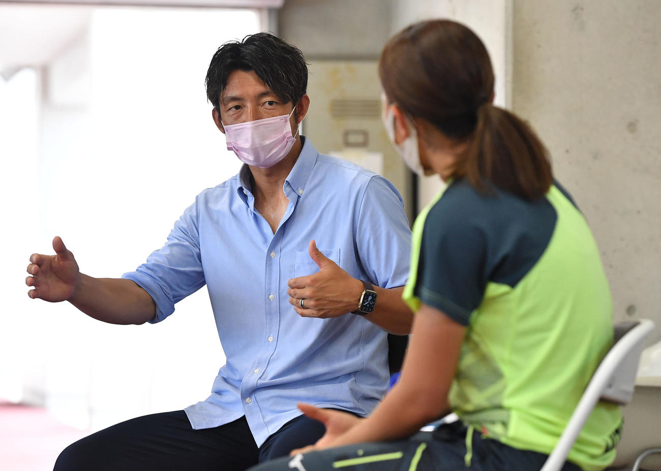 児玉（右）と対談する鳥谷氏（撮影・岩下翔太）
