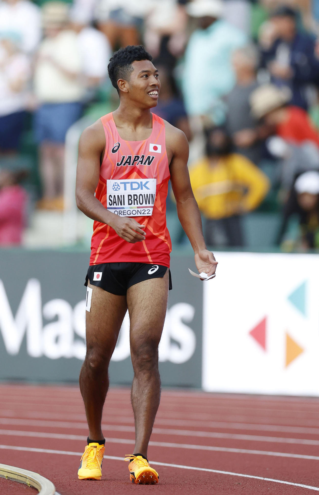 22年7月16日、男子100メートル決勝を終え笑顔を見せるサニブラウン（代表撮影）