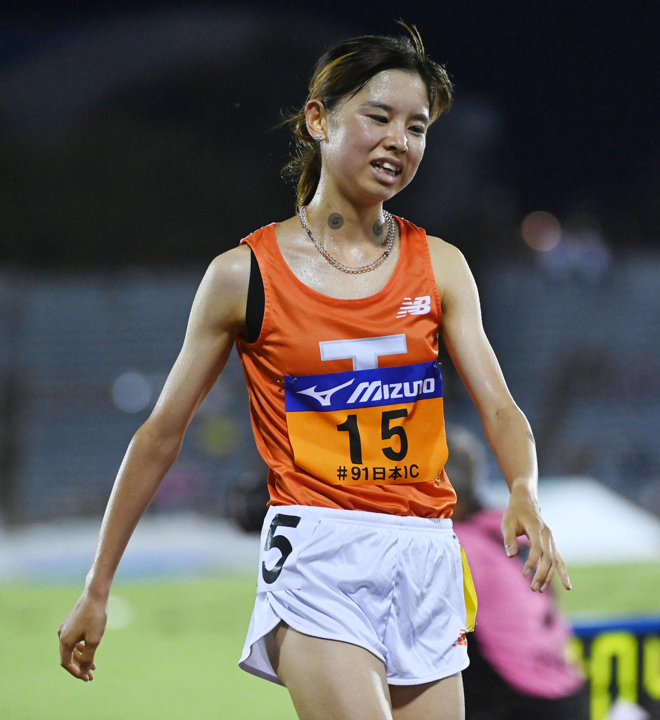 女子1万メートルで優勝、ゴールした不破（撮影・前岡正明）