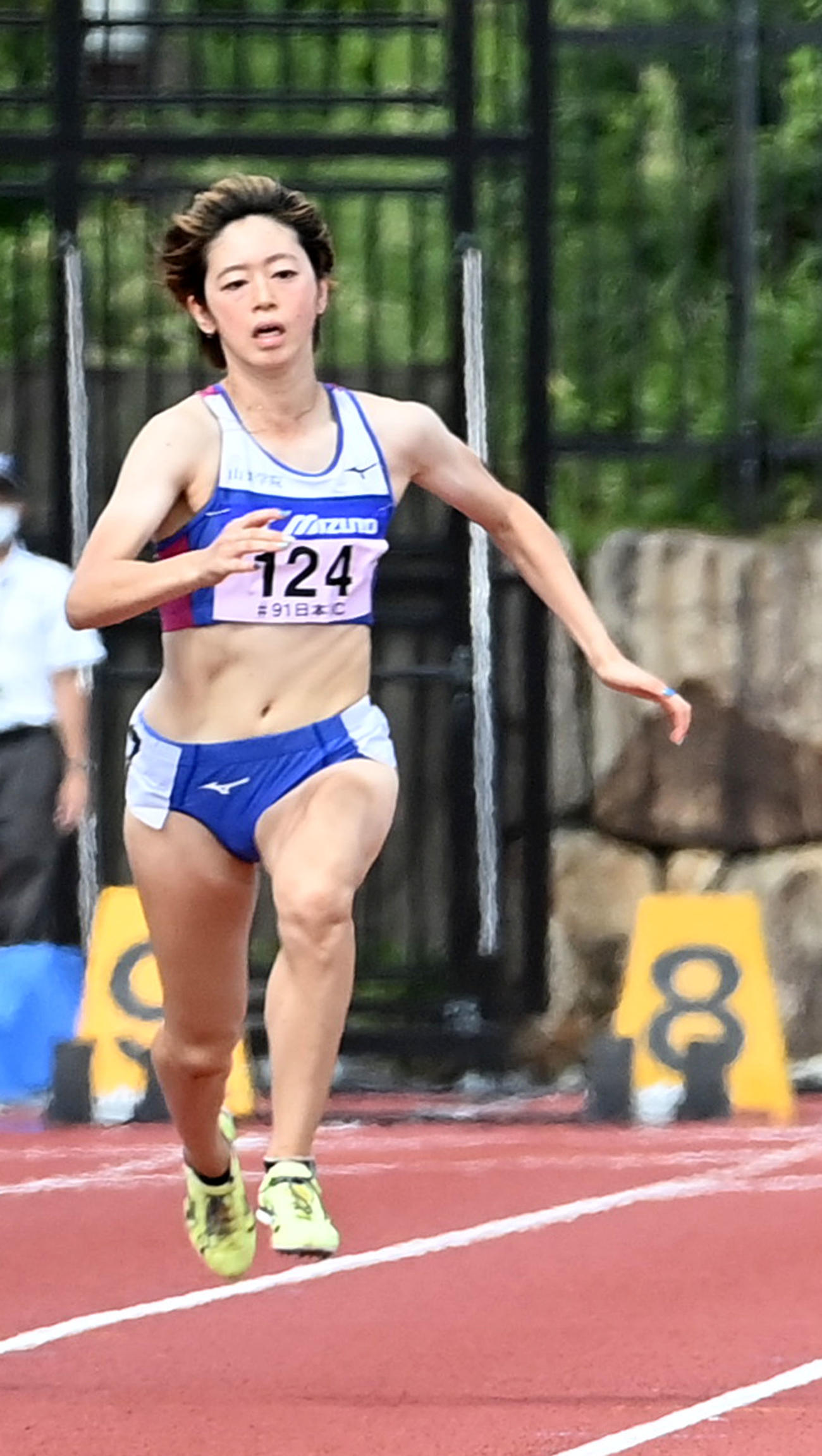 女子100メートルで優勝した青野（撮影・前岡正明）