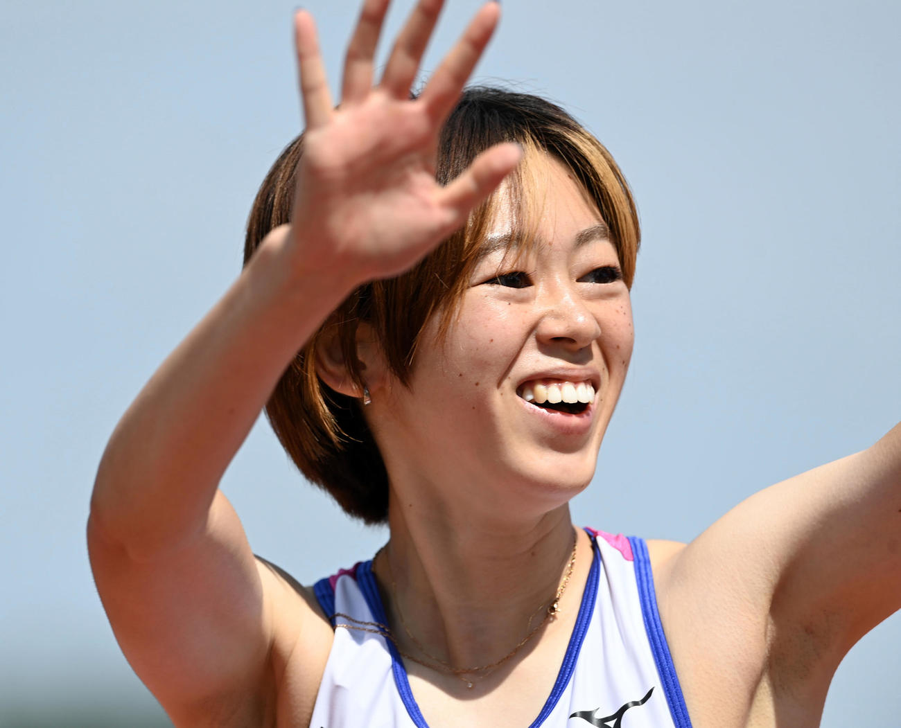 女子200メートルで100メートルに続いて優勝、短距離2冠を達成した青野（撮影・前岡正明）