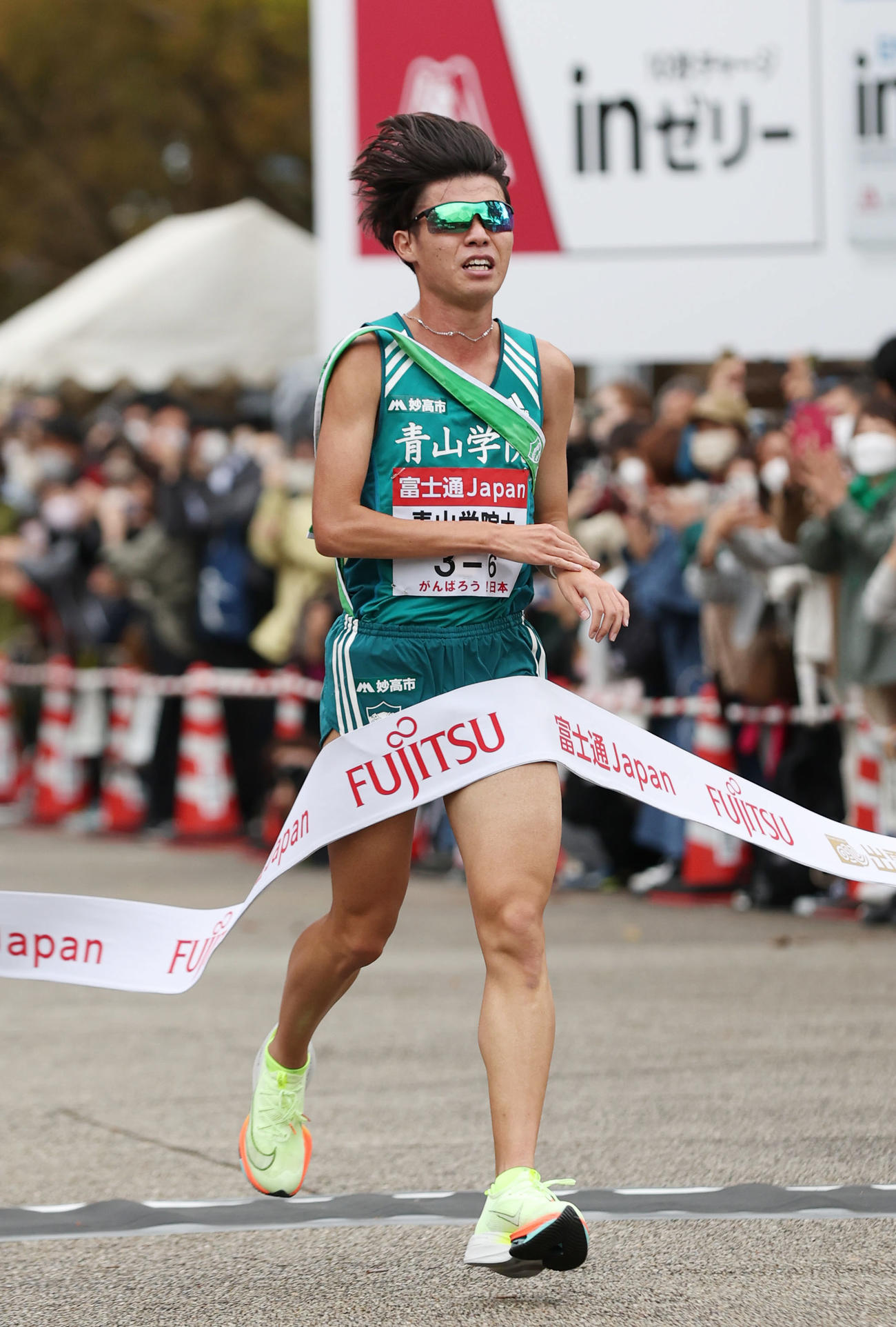 4位でゴールする青学大アンカーの中村（撮影・前田充）