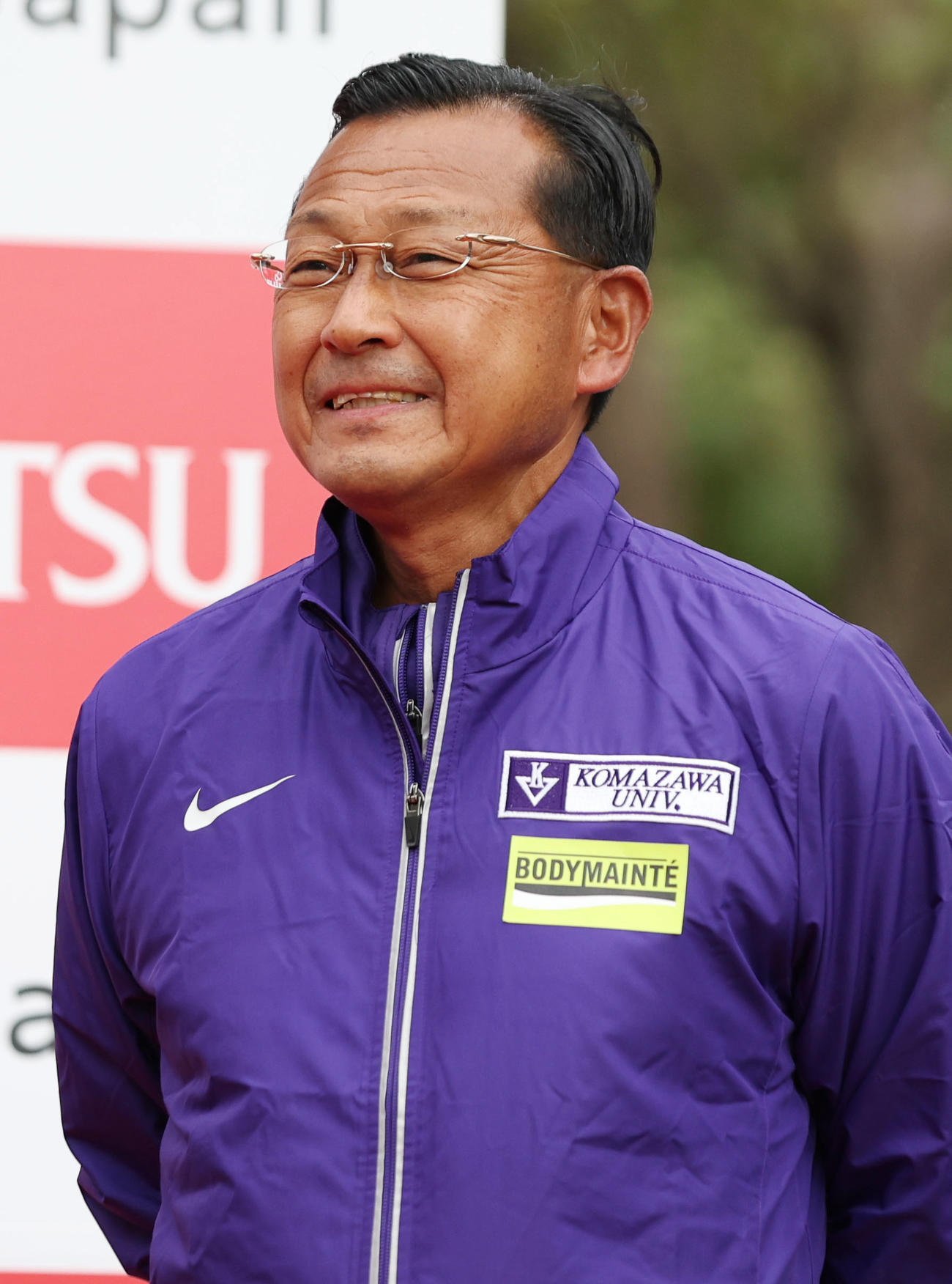 優勝し笑顔を見せる駒大の大八木監督（撮影・前田充）