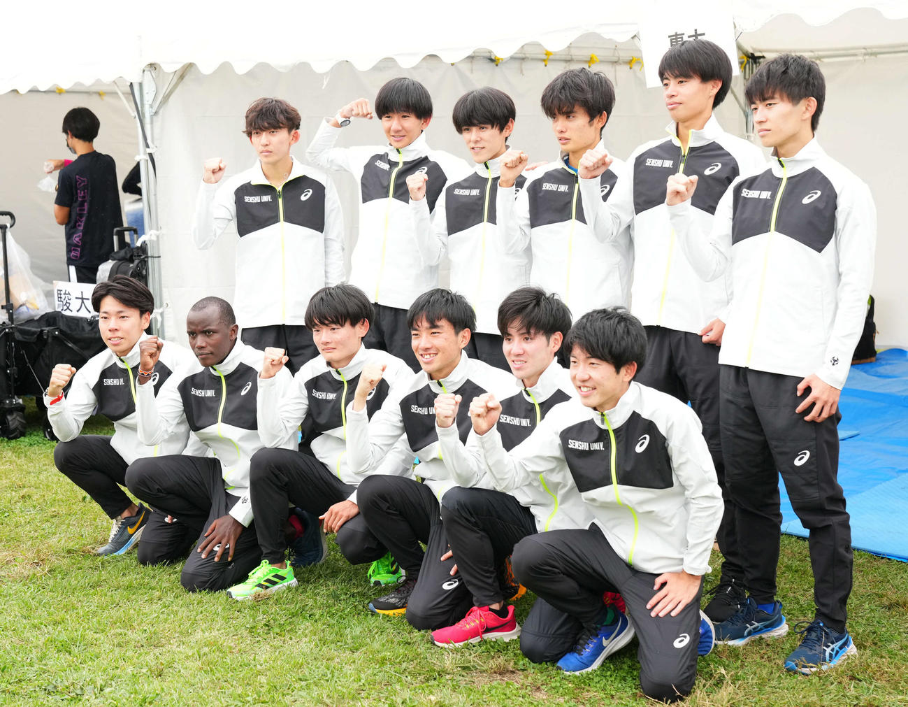8位で本選出場を果たした専大の選手たち（撮影・横山健太）