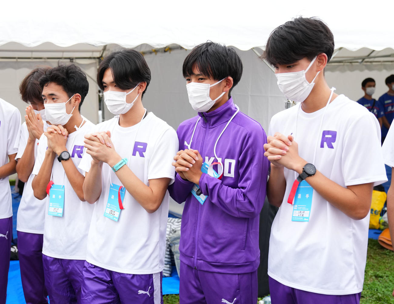 祈りながら結果を待つ立大の選手たち（撮影・横山健太）