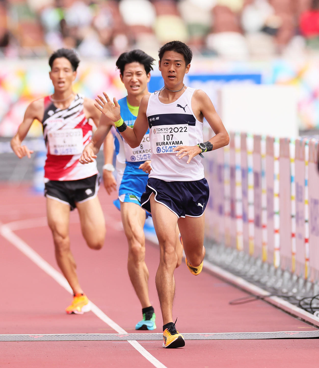 男子日本人トップ9位の村山（右）（撮影・足立雅史）