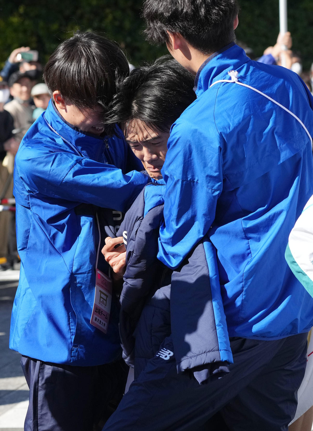 第54回全日本大学駅伝　4位でゴールし悔しい表情を見せる順天堂大学・四釜（中央）（撮影・森本幸一）
