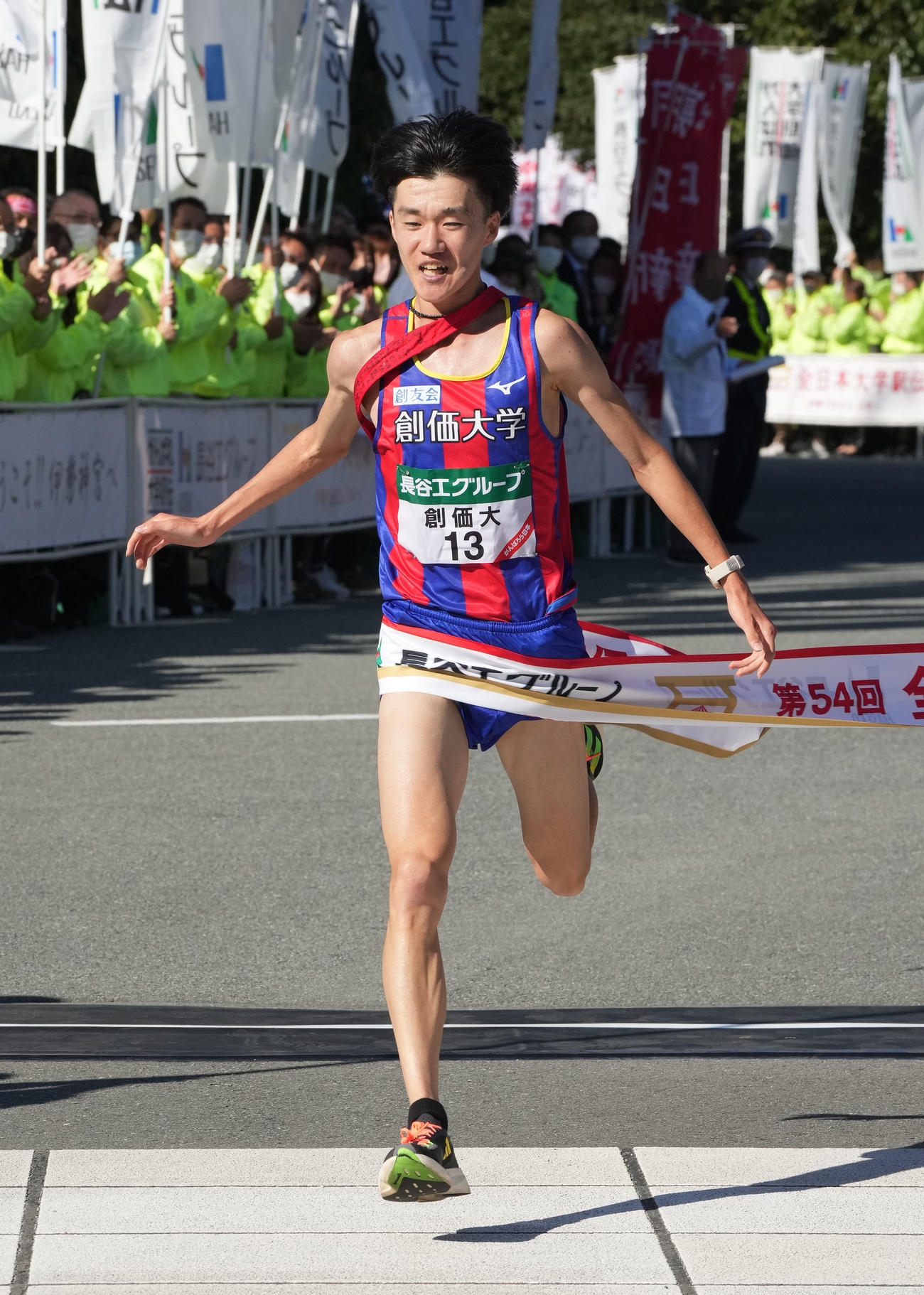 第54回全日本大学駅伝　5位でゴールする創価大学・山森（撮影・森本幸一）