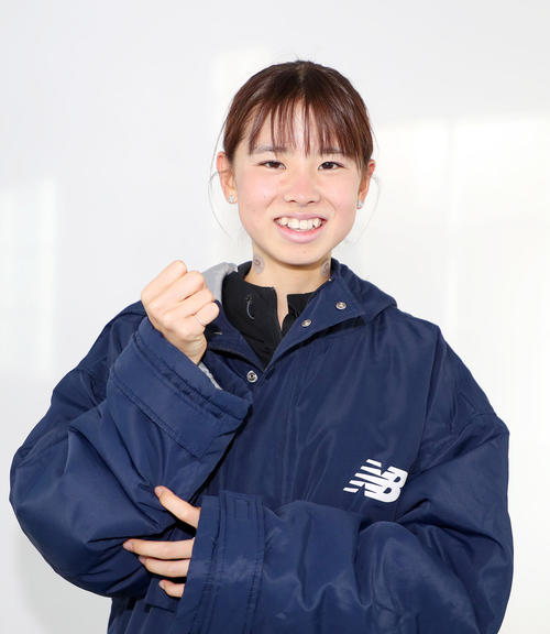 第5区を走り終えガッツポーズする拓大・不破（撮影・鈴木正人）