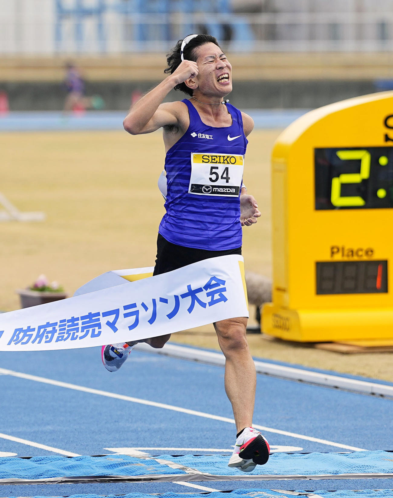1位でゴールする中村祐紀＝キリンレモンスタジアム陸上競技場（共同）