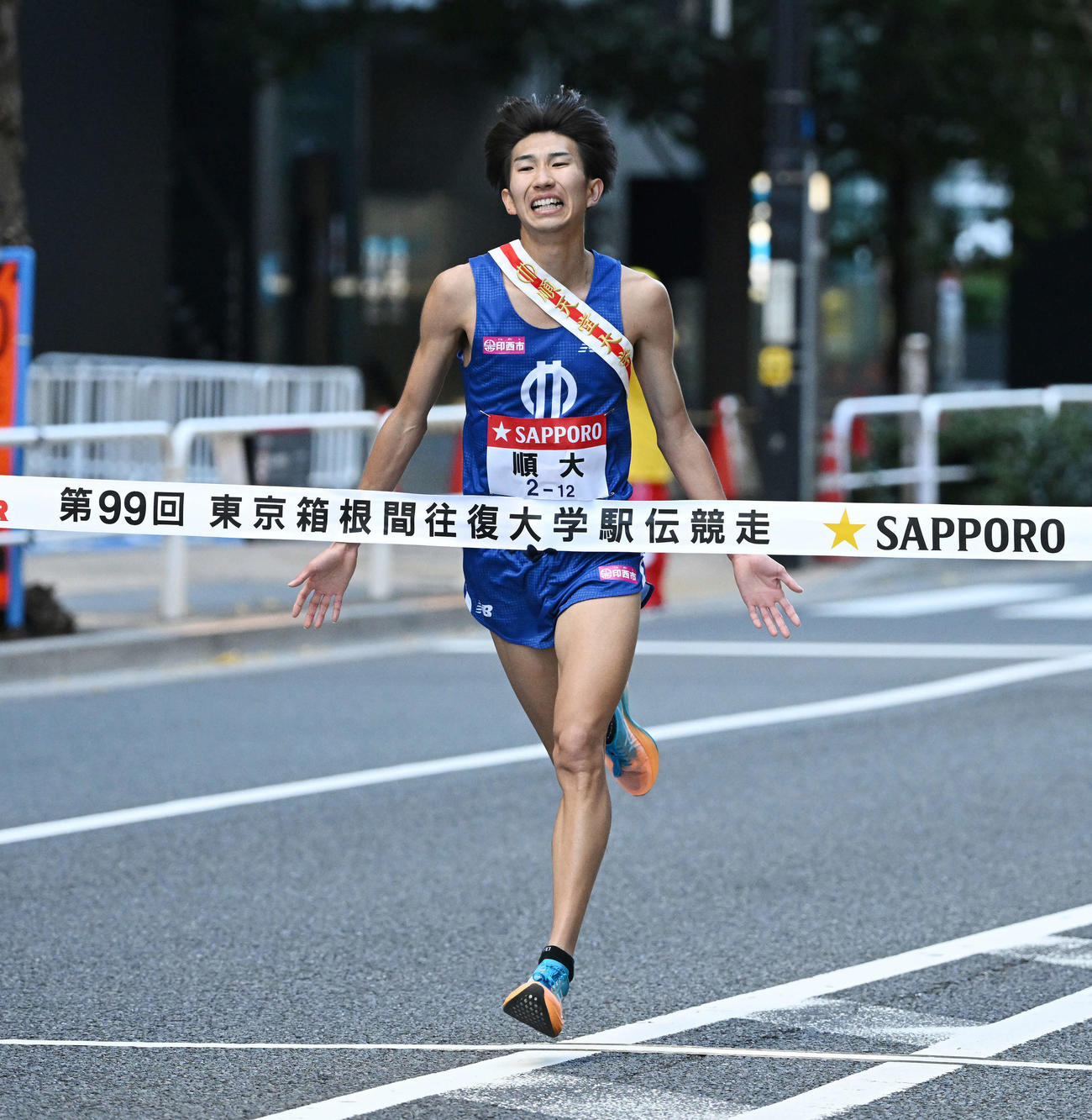 総合5位でゴールする順大10区西沢（撮影・滝沢徹郎）