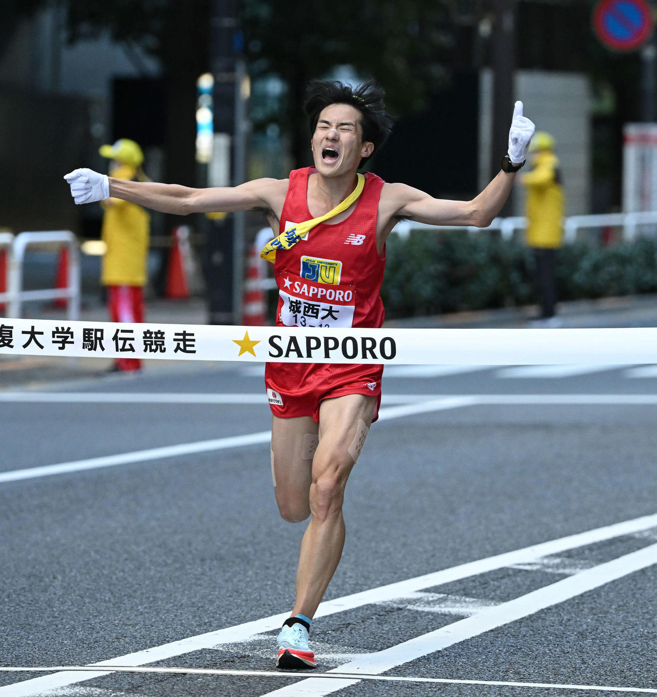 総合9位でゴールする城西大10区山中（撮影・滝沢徹郎）