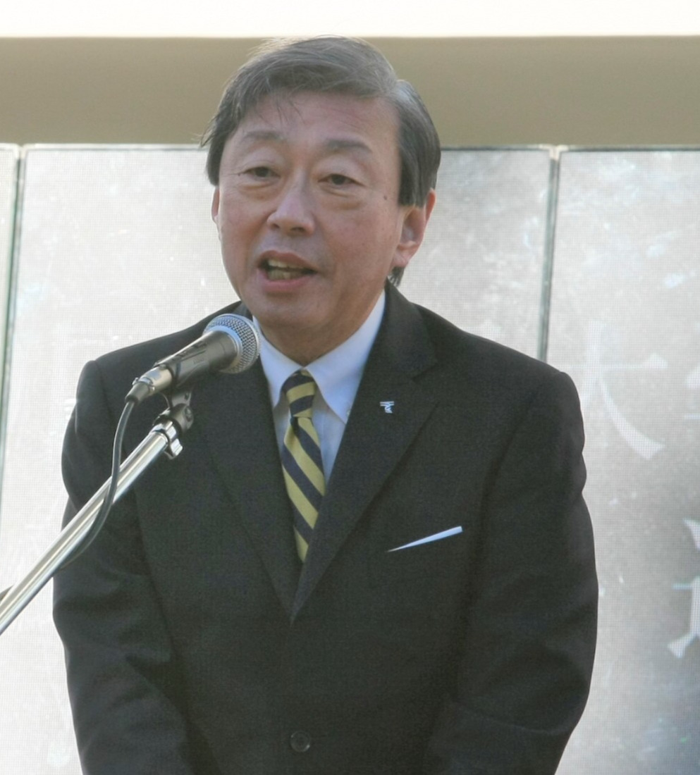 東海大駅伝チーム＆ラグビー部の合同学内壮行会に出席した山田清志学長（撮影・藤塚大輔）