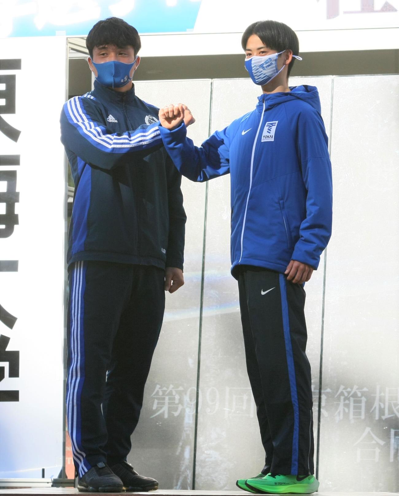 東海大合同学内壮行会で健闘を誓い合ったラグビー部・伊藤主将（左）と駅伝チーム・宇留田主将（撮影・藤塚大輔）