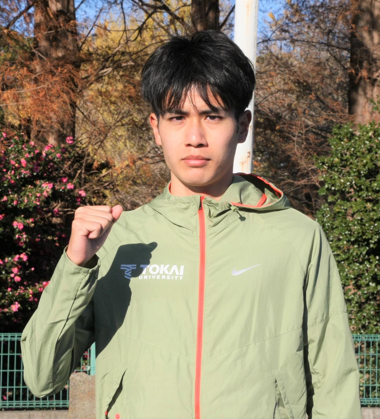 箱根駅伝取材会でポーズを取る東海大・石原（撮影・藤塚大輔）