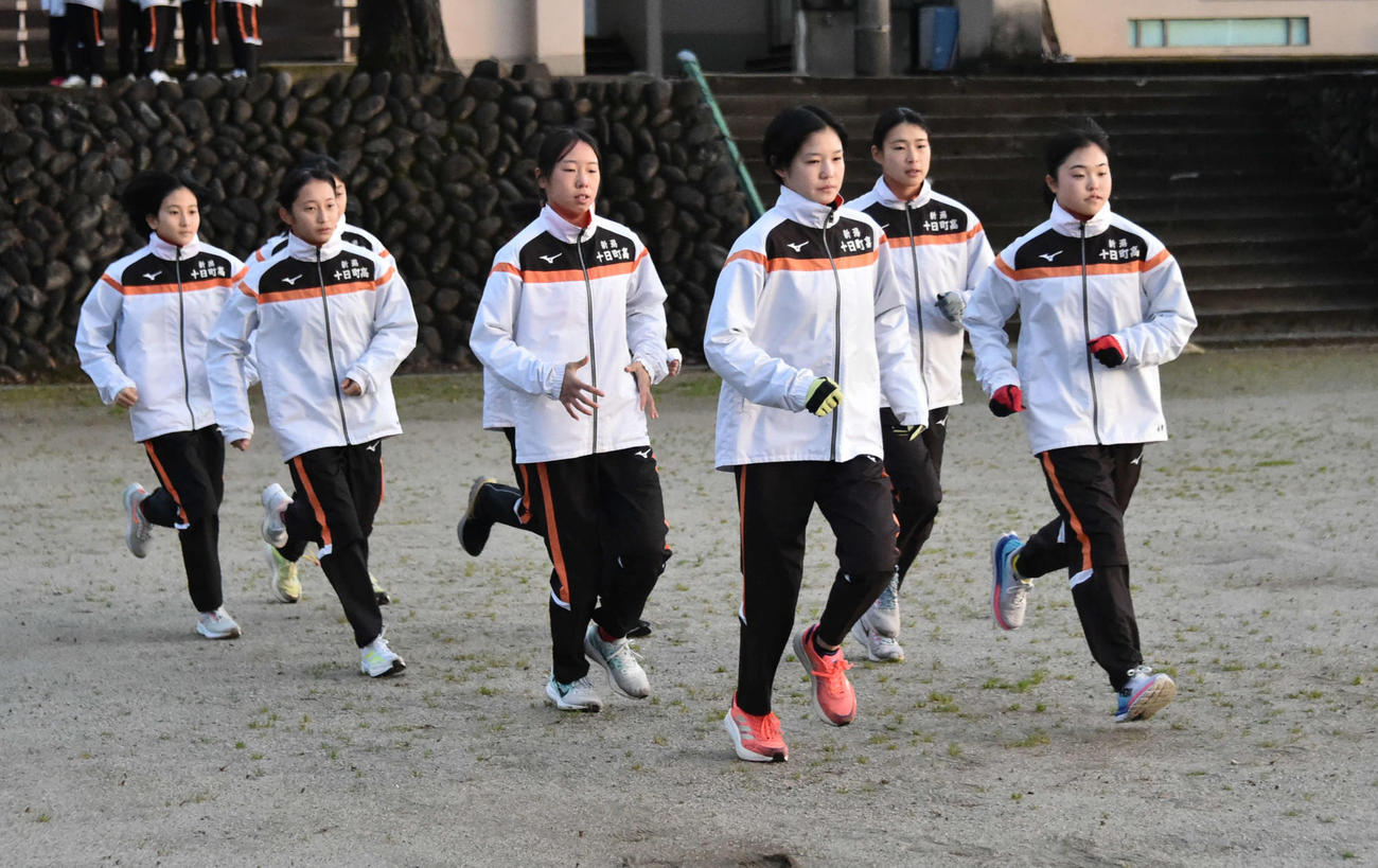 16位以内を目標に掲げる十日町女子メンバー