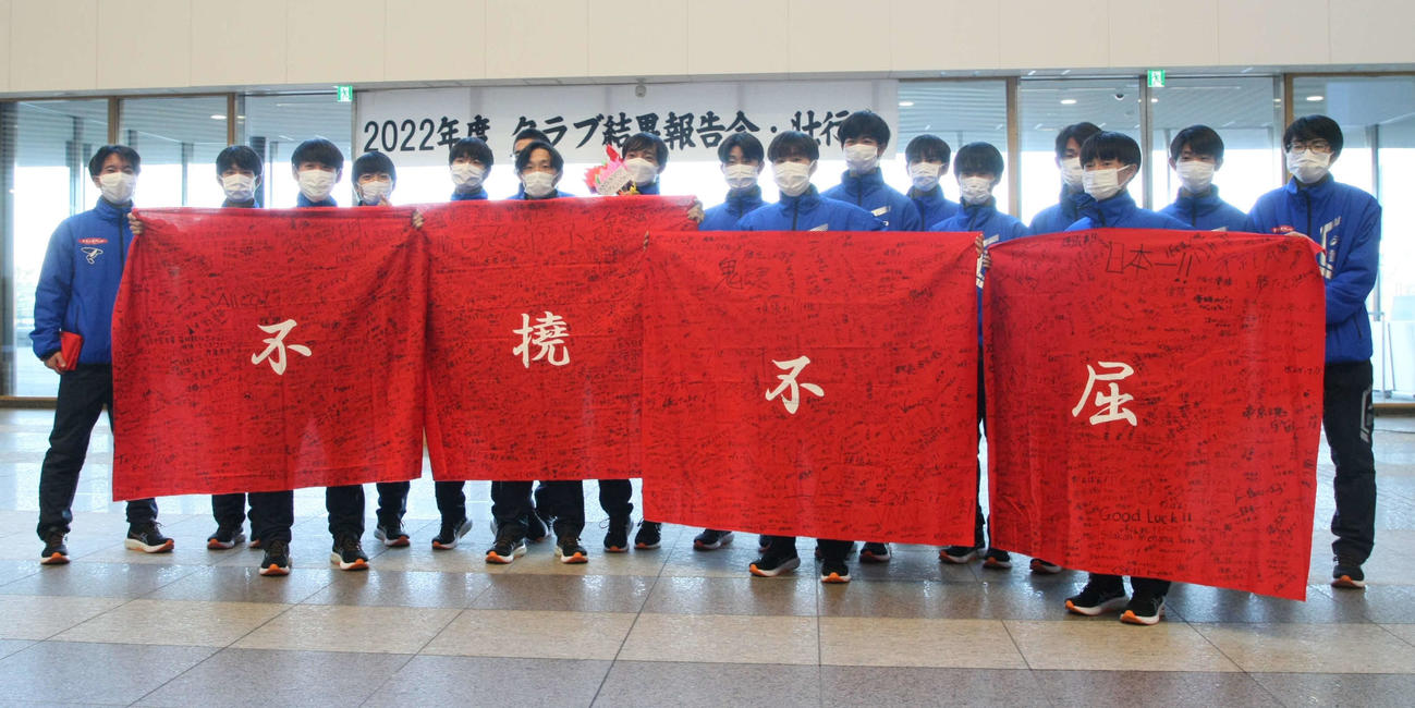 箱根駅伝へ向けた壮行会で激励を受けた帝京大駅伝チームのメンバー（撮影・藤塚大輔）