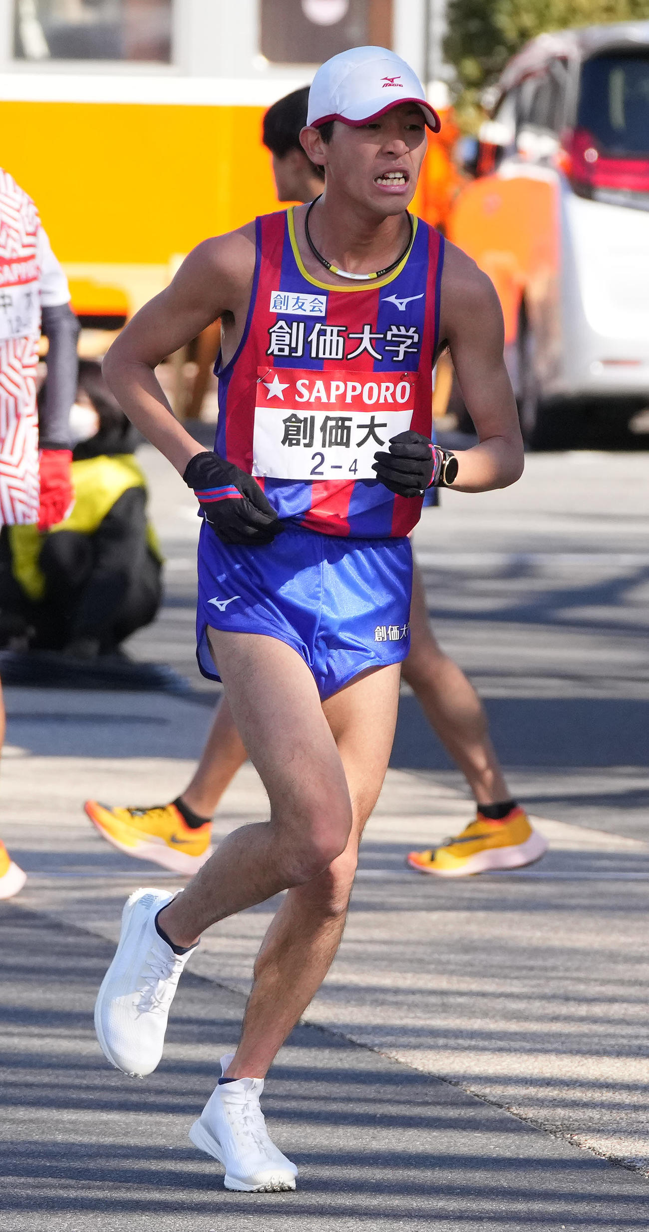 小田原中継所に到着した創価大4区嶋津（2022年1月2日撮影）