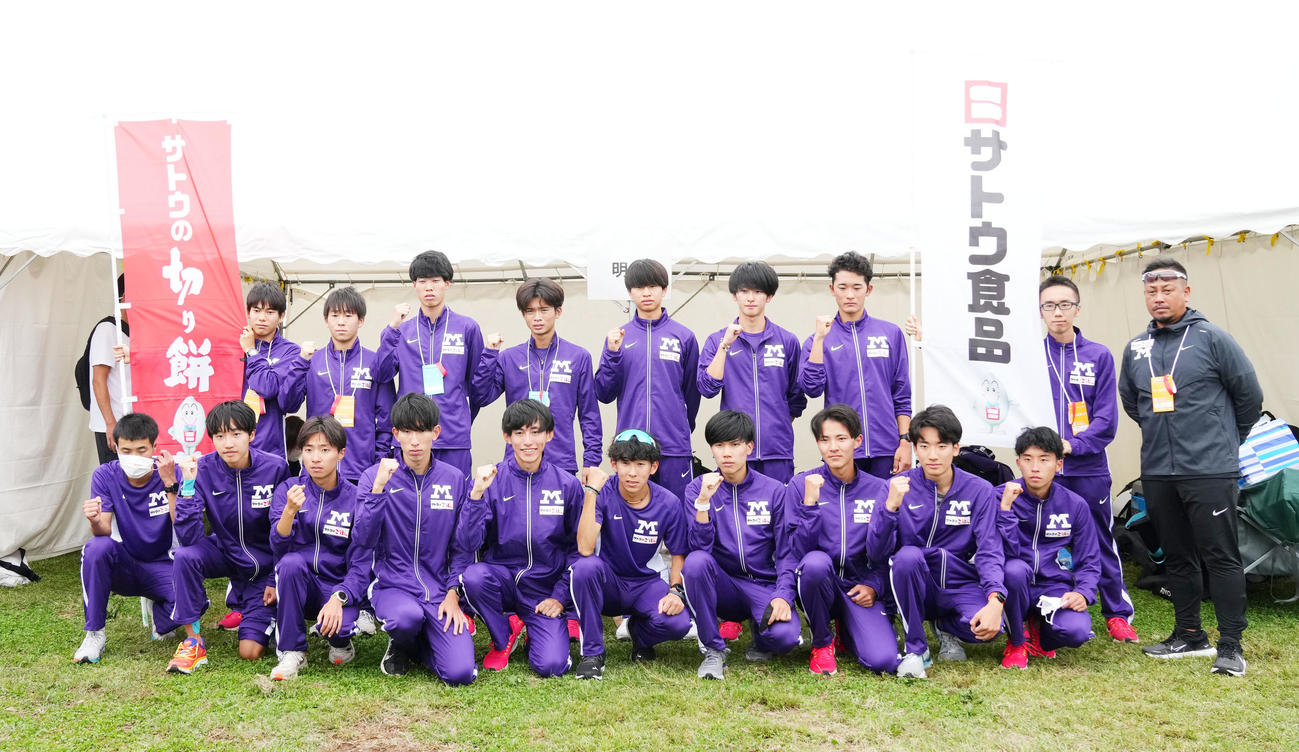 第99回箱根駅伝予選会　2位で本戦出場を果たした明大の選手たち（2022年10月15日撮影）