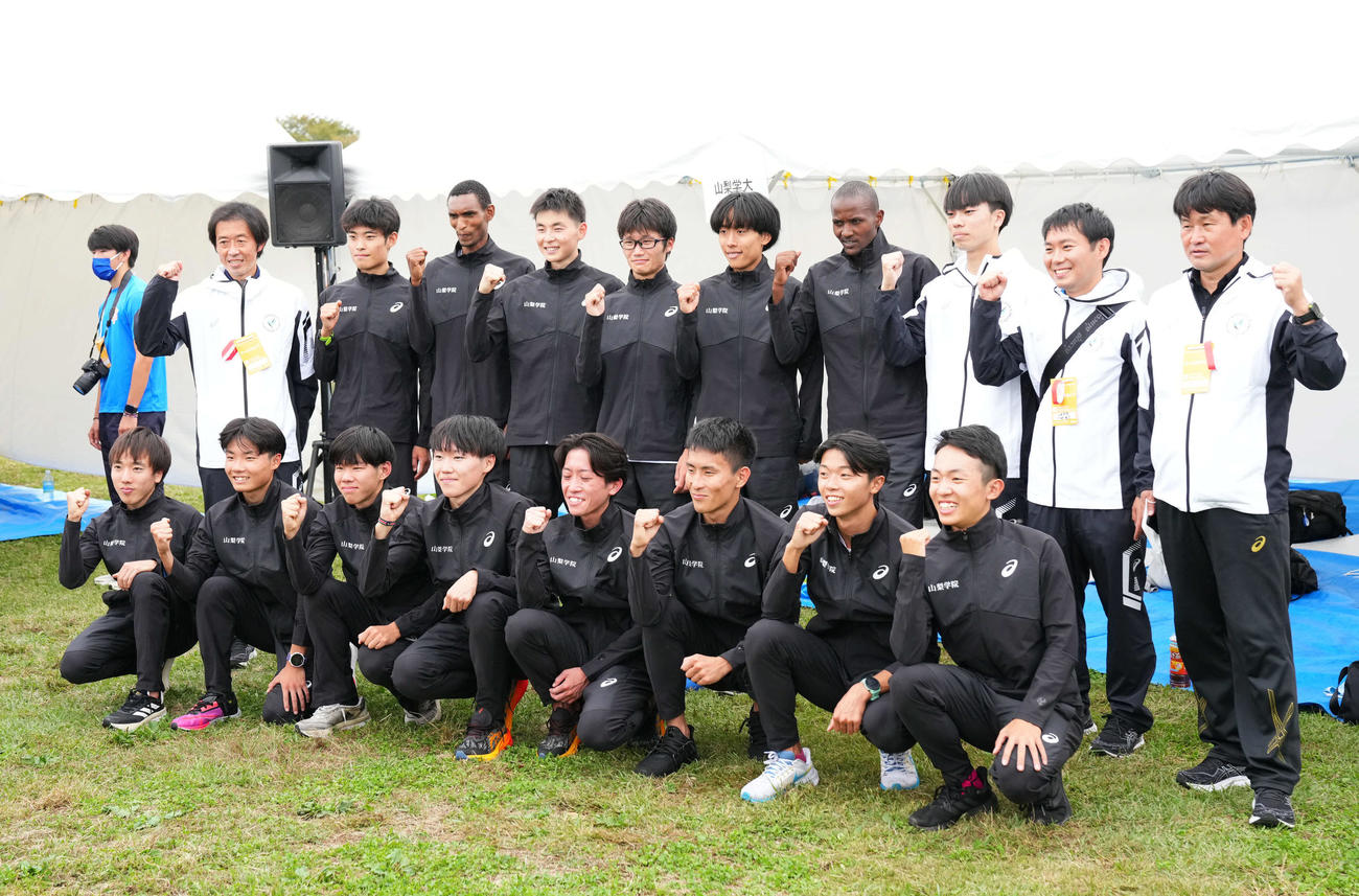 第99回箱根駅伝予選会　7位で本戦出場を果たした山梨学院大の選手たち（2022年10月15日撮影）
