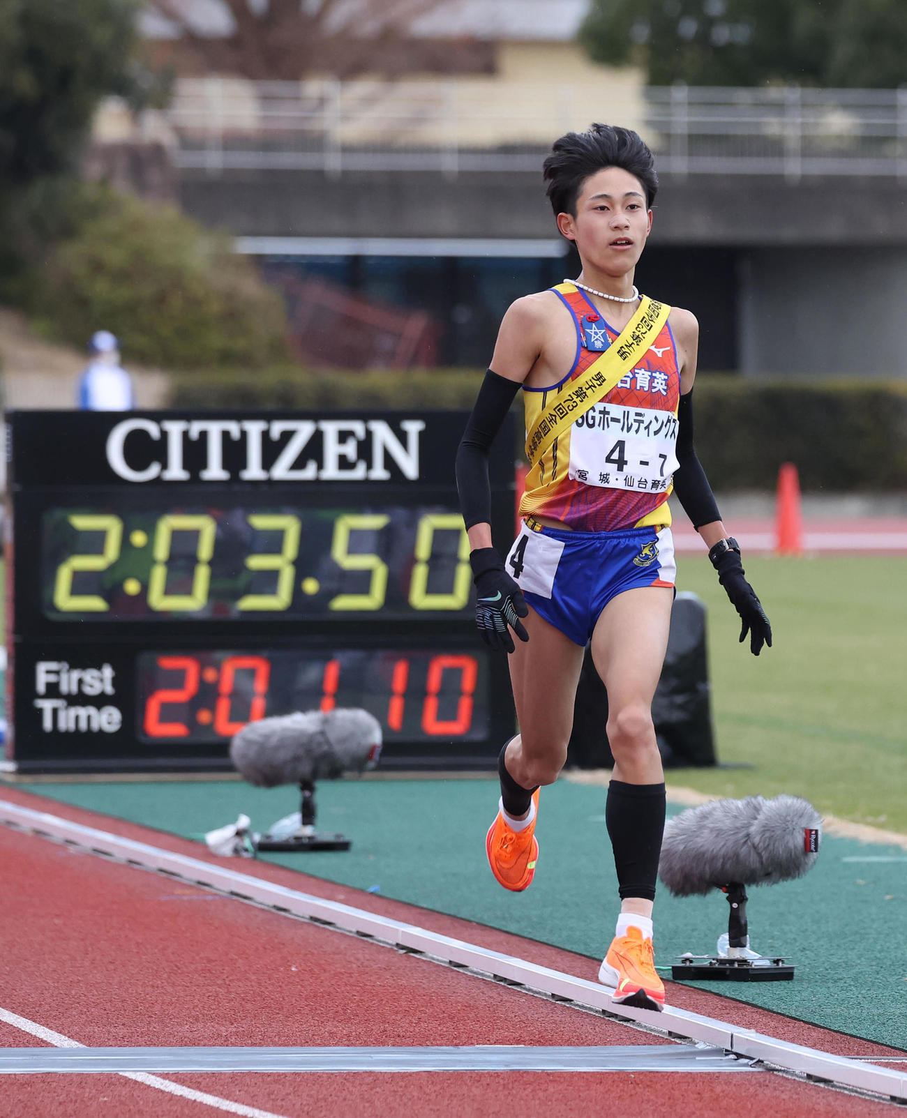 全国高校駅伝・男子　5位でゴールする仙台育英アンカー佐藤蓮（撮影・白石智彦）