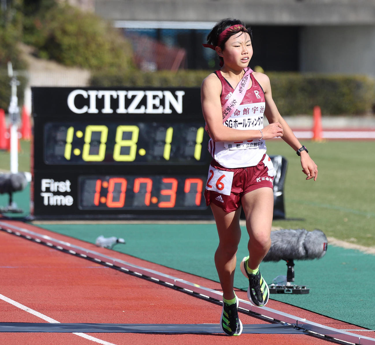 全国高校駅伝・女子　4位でゴールする立命館宇治アンカー瀬川藍（撮影・白石智彦）