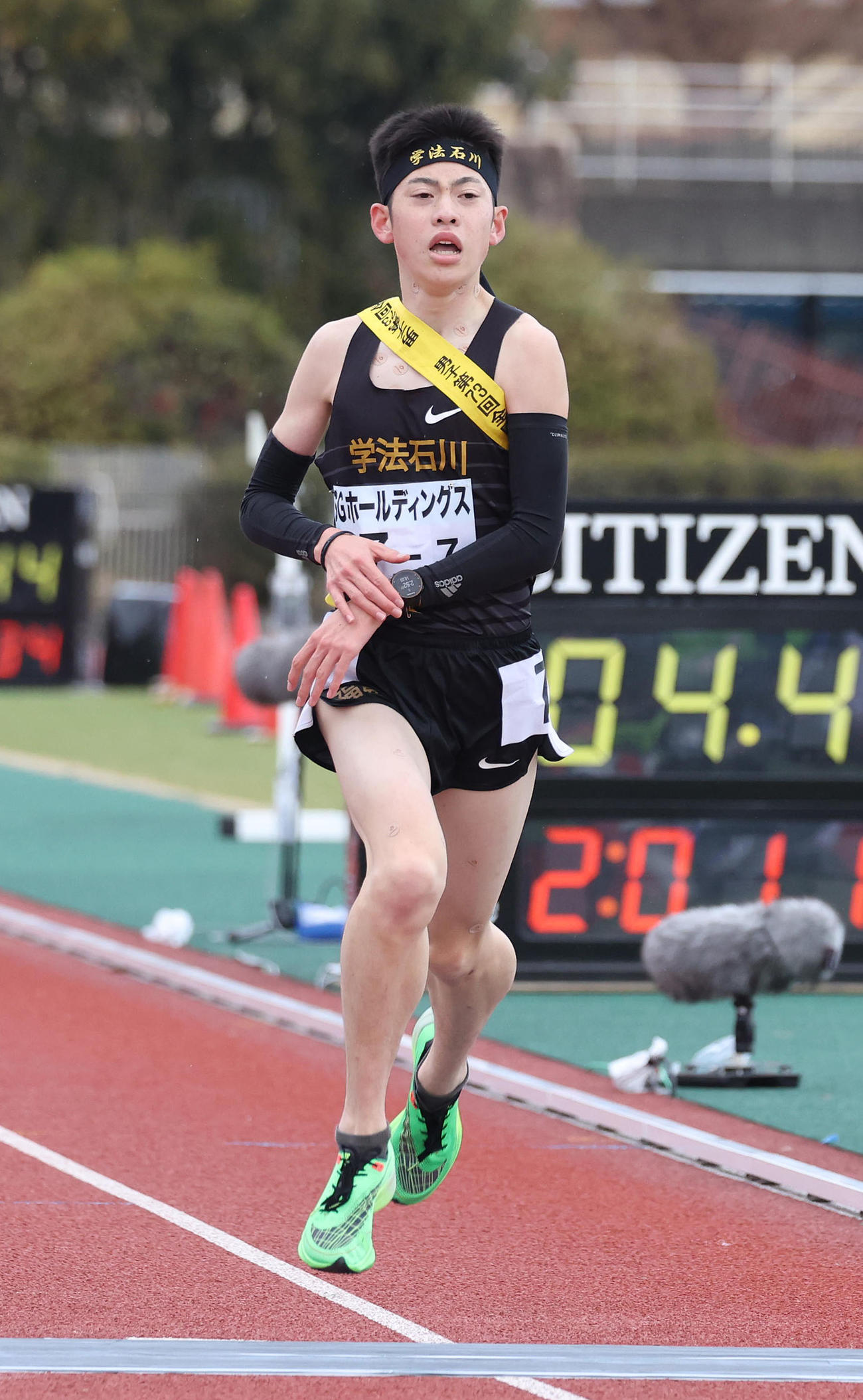 全国高校駅伝・男子　8位でゴールする学法石川アンカー野口颯汰（撮影・白石智彦）