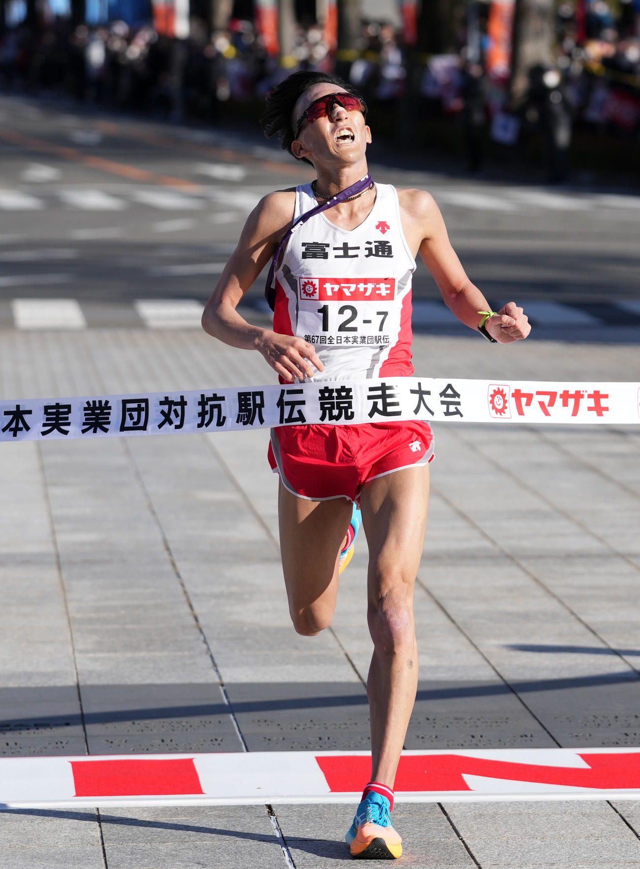 7区、2位でゴールした富士通潰滝（撮影・横山健太）