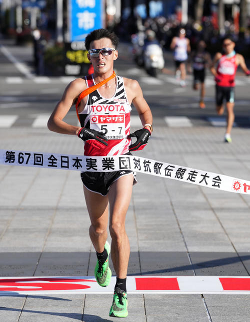 7区、3位でゴールしたトヨタ自動車服部（撮影・横山健太）