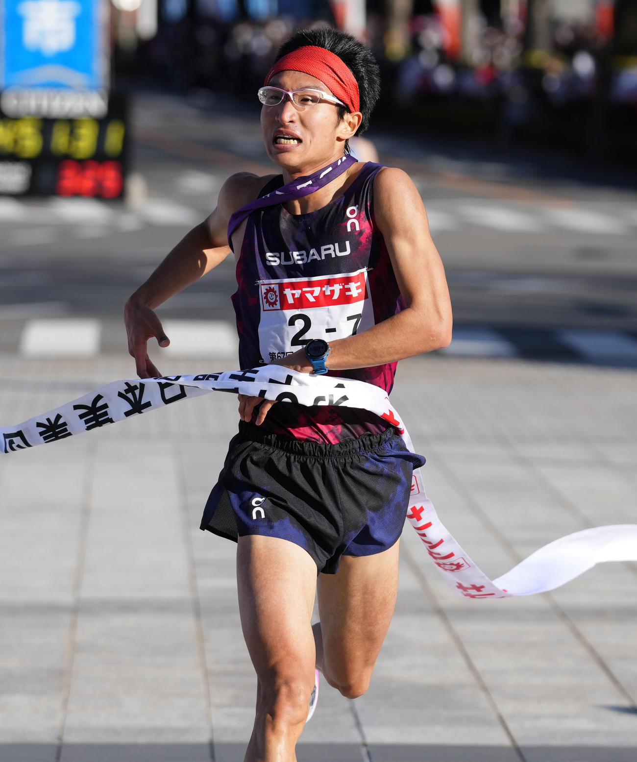 7区、7位でゴールしたSUBARU口町（撮影・横山健太）