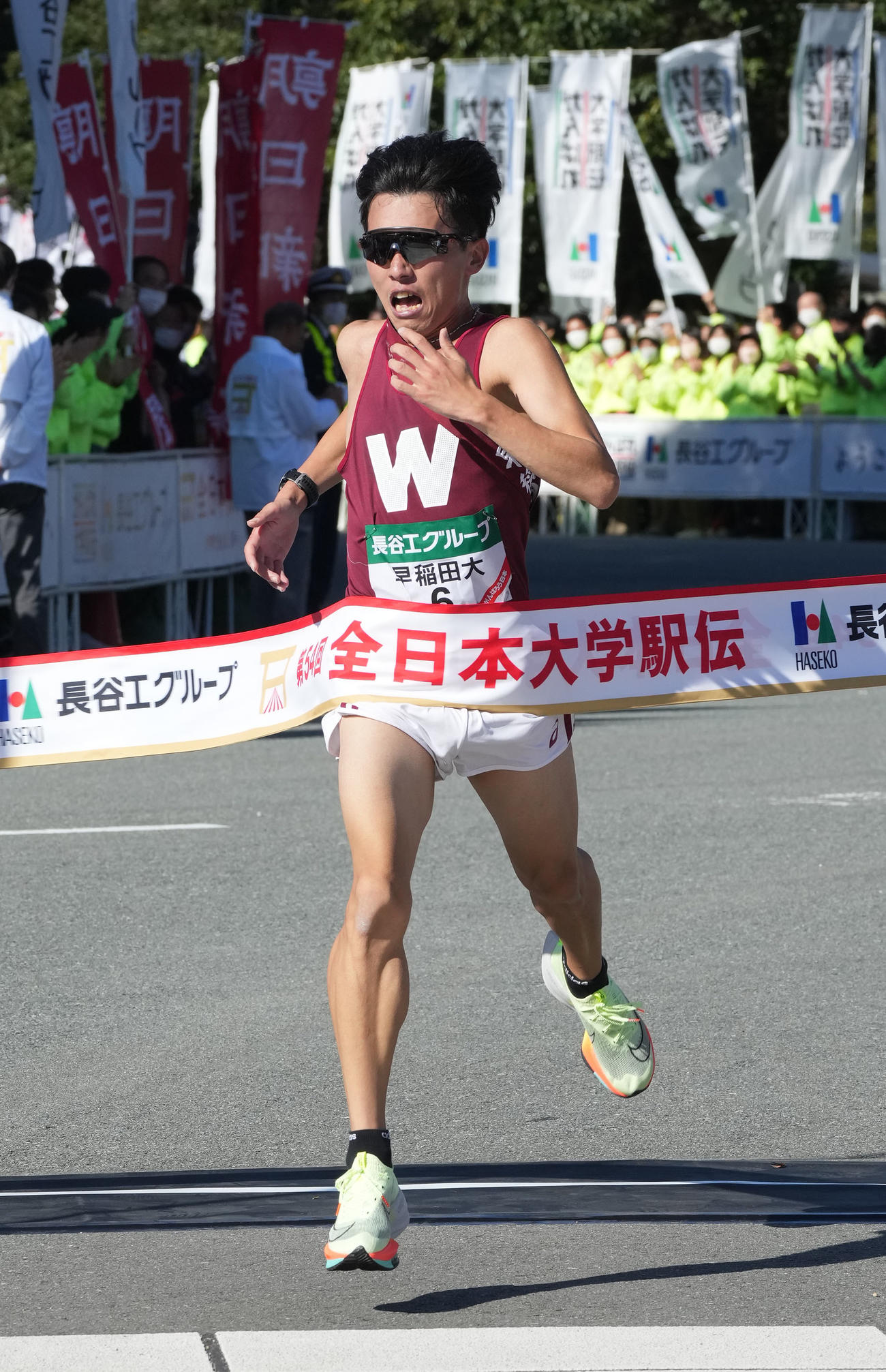 第54回全日本大学駅伝　6位でゴールする早大・佐藤航希（2022年11月6日撮影）