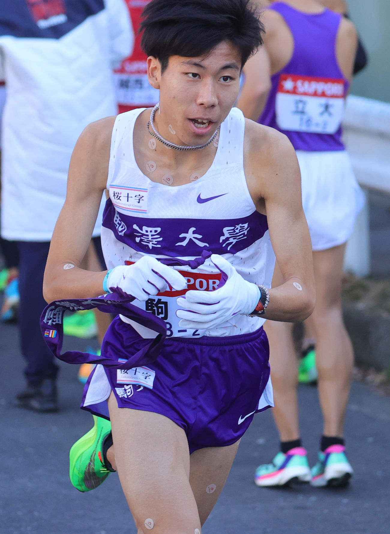力走する駒大2区の田沢（撮影・野上伸悟）