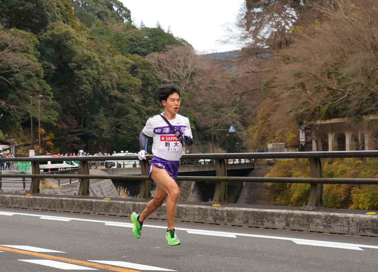 力走する駒大5区山川（撮影・菅敏）