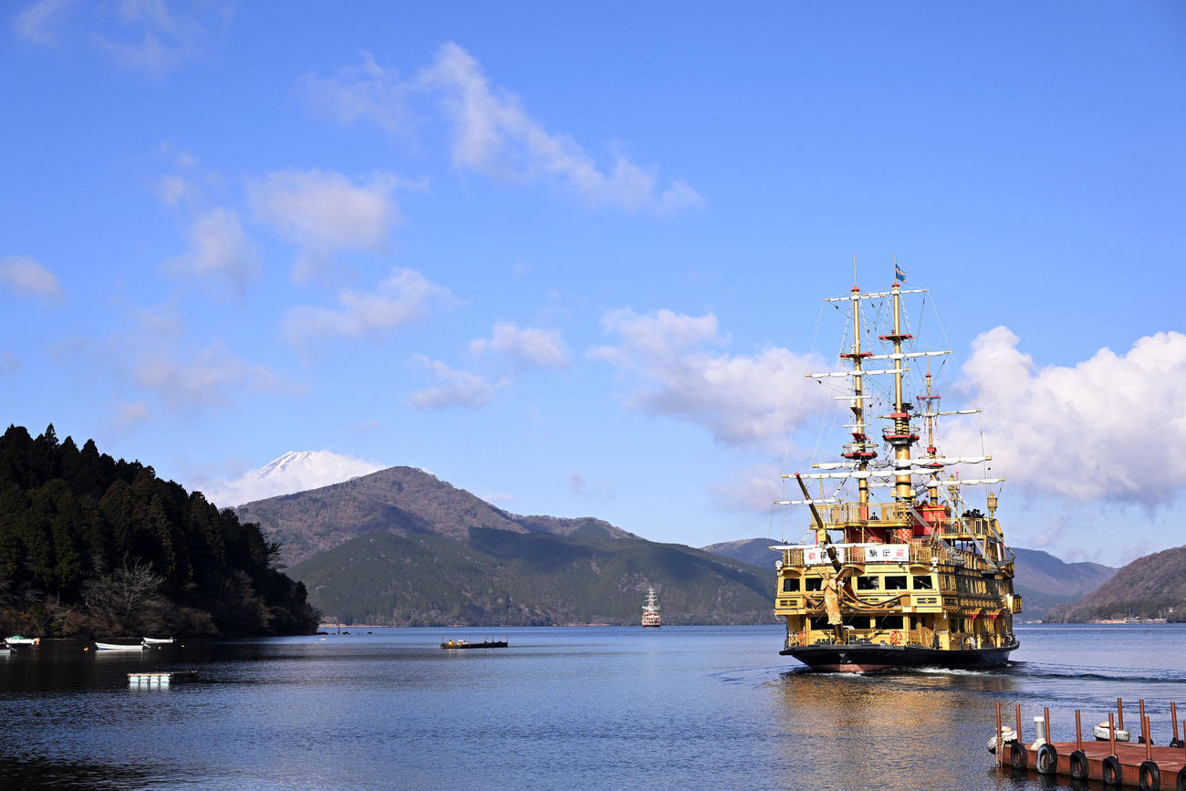 往路のゴール地点付近からの芦ノ湖（撮影・滝沢徹郎）