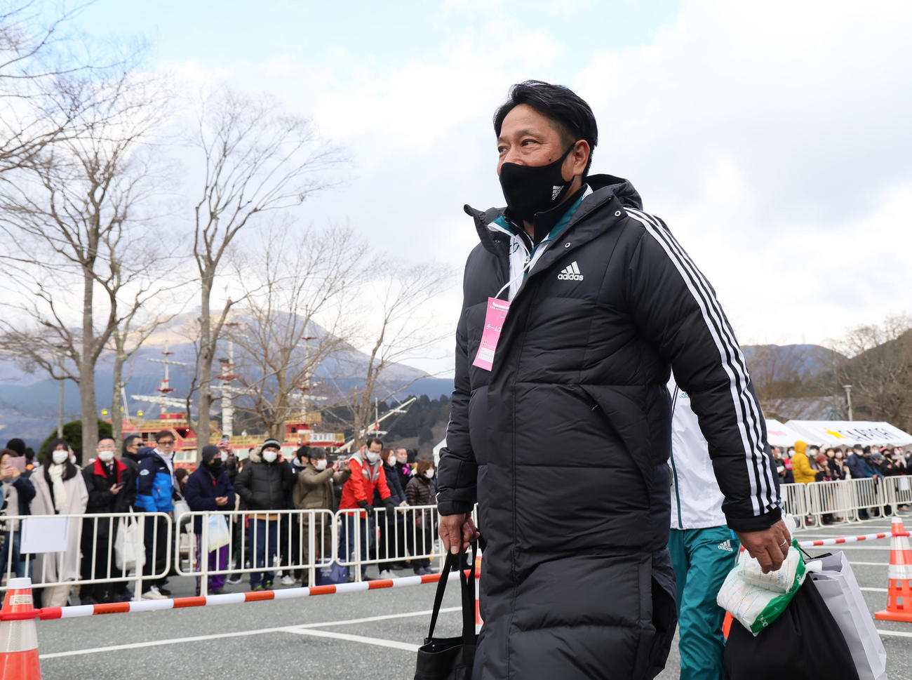 往路3位となり引き揚げる青学大・原晋監督（撮影・足立雅史）