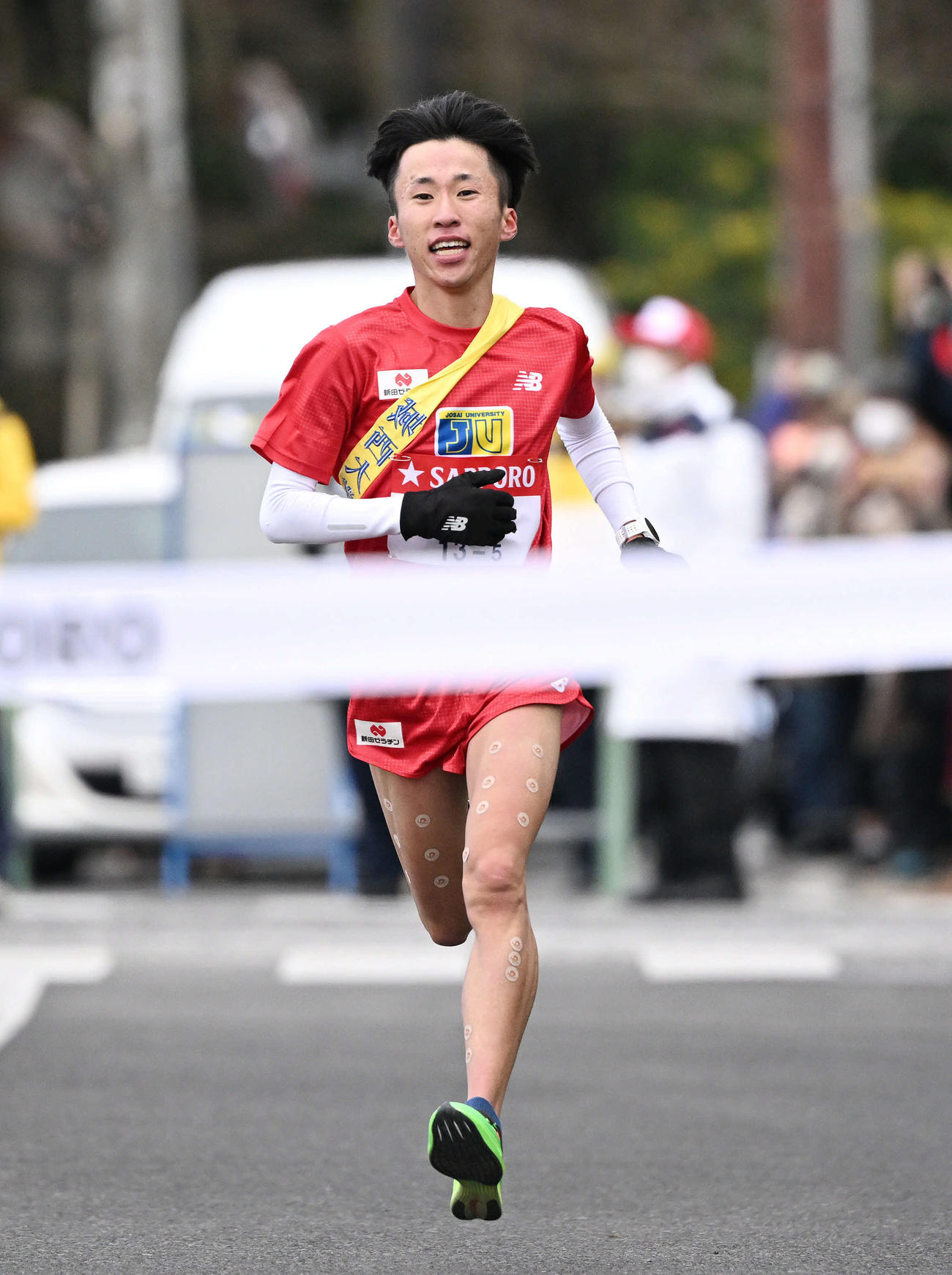 往路のゴール手前で力走する城西大5区山本（撮影・滝沢徹郎）
