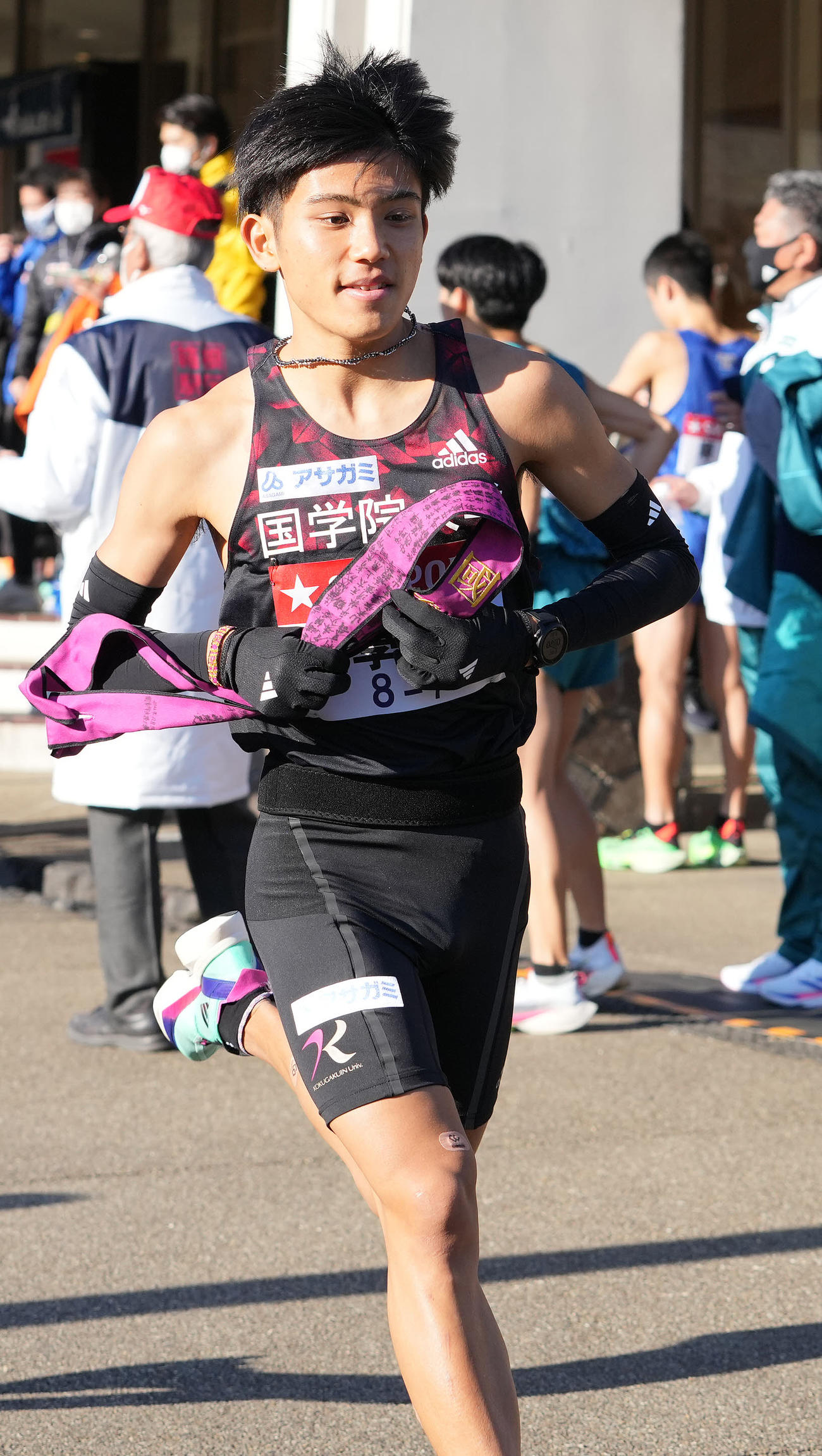 国学院大7区上原は小田原中継所を出発する（撮影・鈴木みどり）