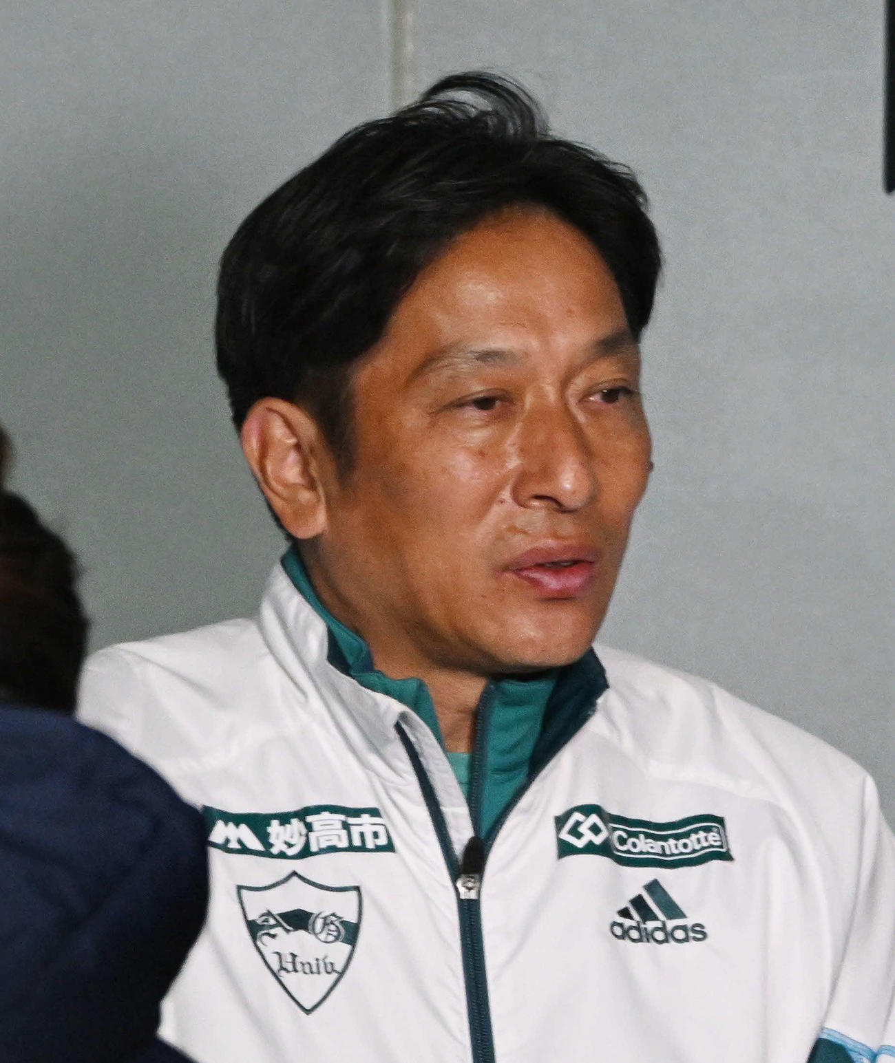 総合3位に終わり取材に応じる青学大・原監督（撮影・滝沢徹郎）