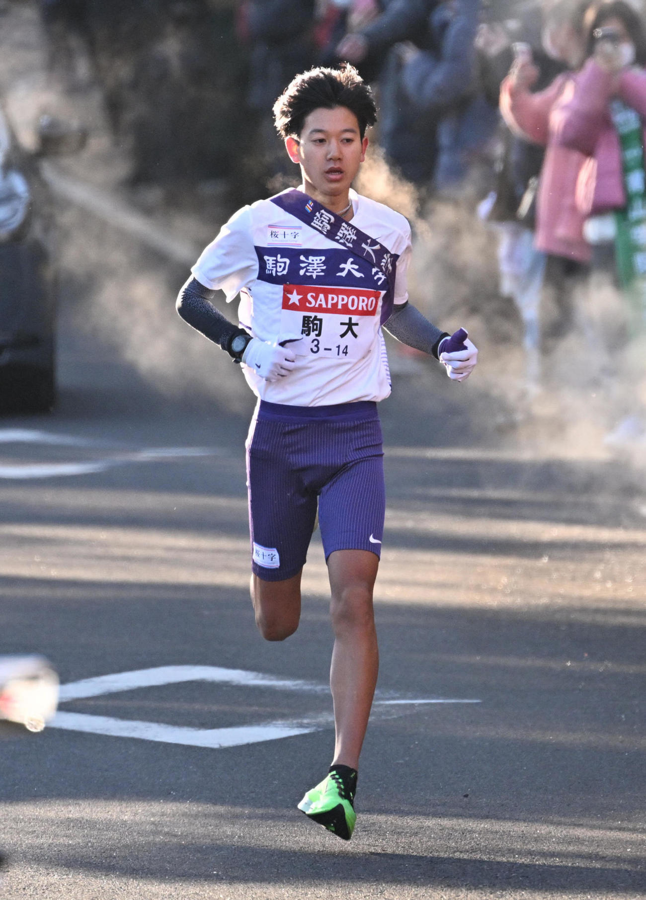 6区、力走する駒大の伊藤（代表撮影）
