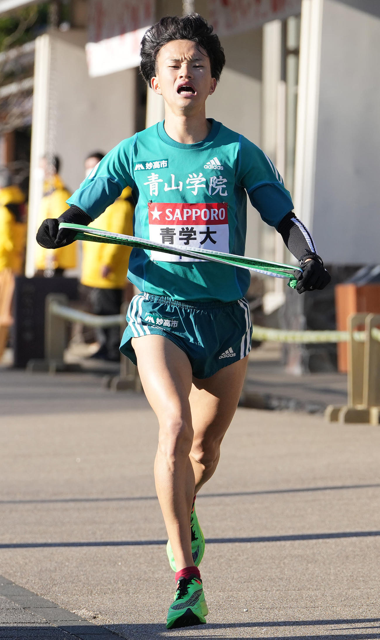青学大6区西川は小田原中継所に到着する（撮影・鈴木みどり）