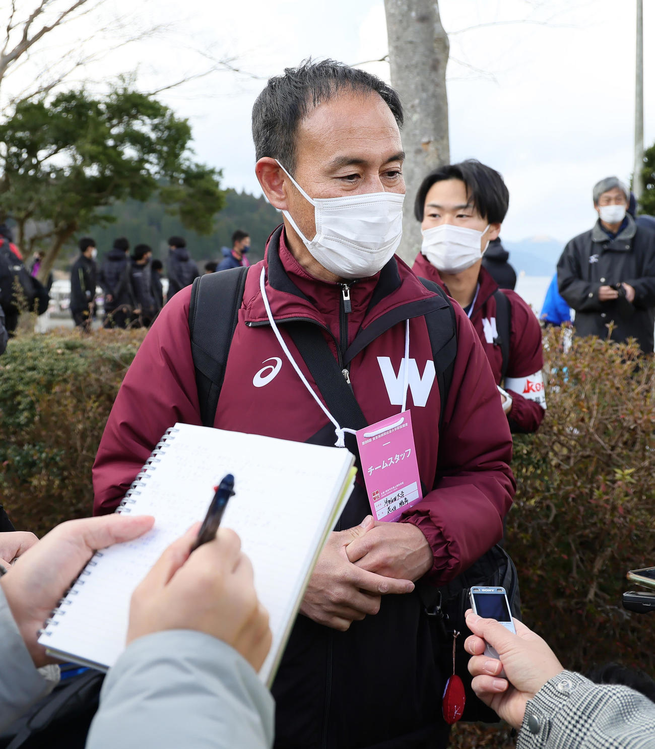 往路5位となり記者からの質問に答える早大・花田監督（撮影・足立雅史）