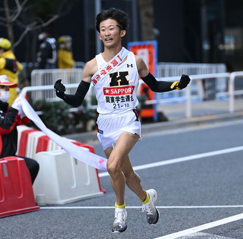 第99回箱根駅伝　復路　ゴールする関東学生連合の慶大・貝川裕亮（2021年1月3日）